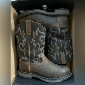 Mens Workhog Ariat Boots, Wide Square toe, waterproof, Size 12